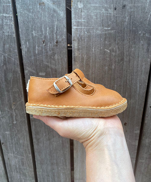 ZAPATO PUDÚ CARAMELO NIÑOS
