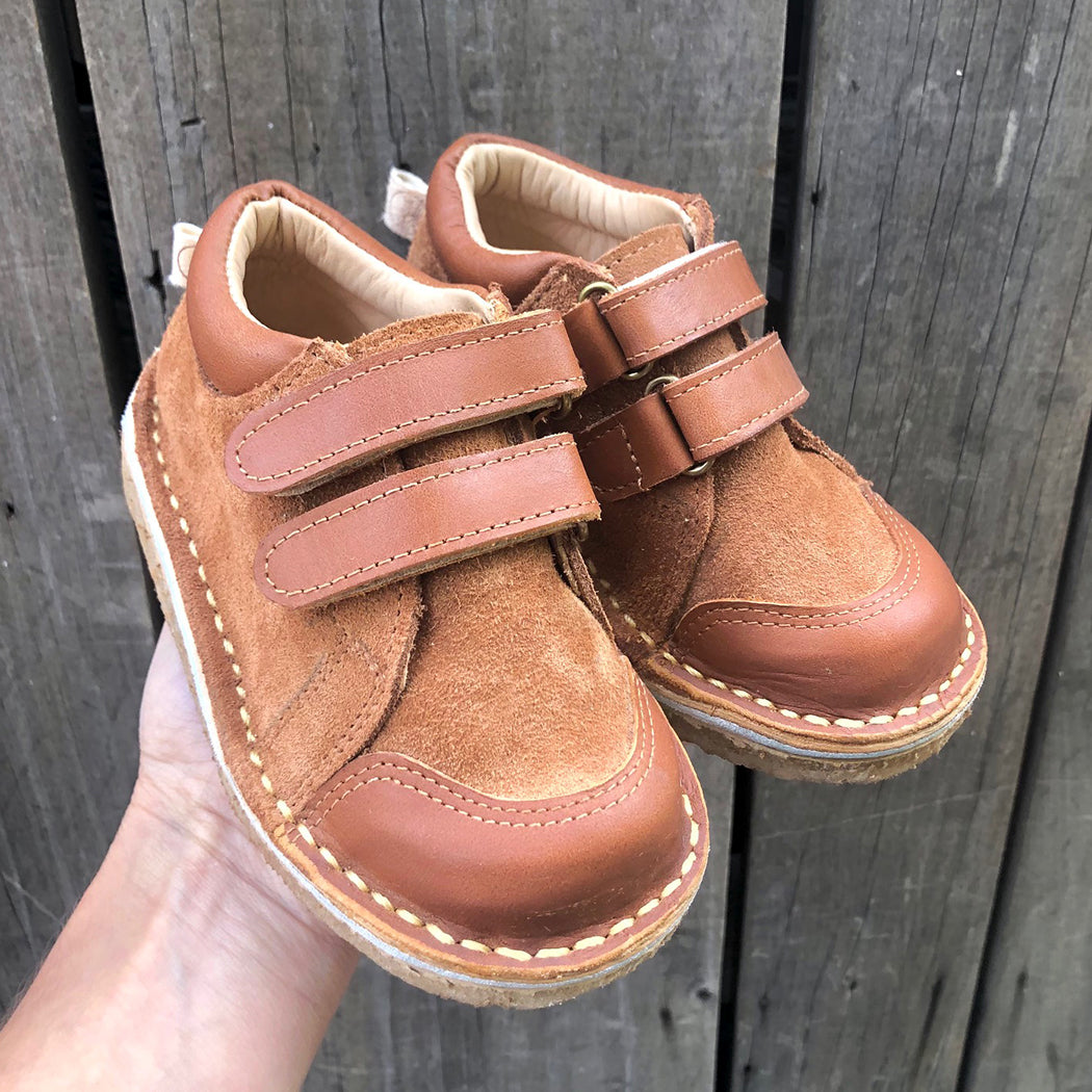 ZAPATILLA RAYA CARAMELO NIÑOS
