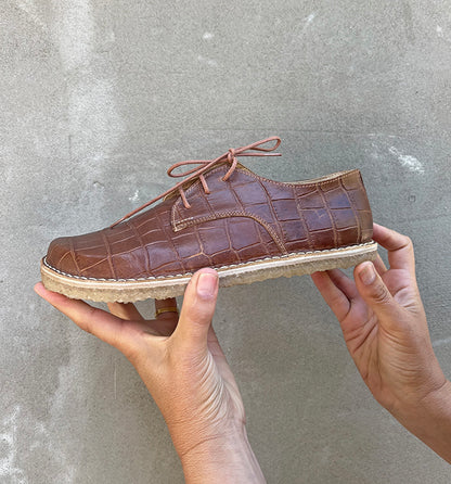 ZAPATO CASTOR TOSTADO CROC MUJER