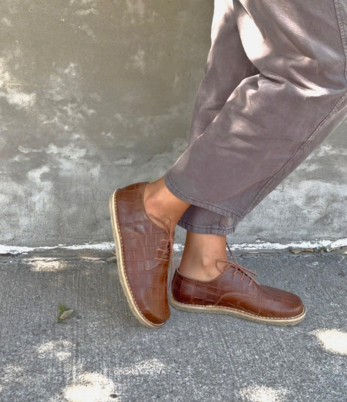 ZAPATO CASTOR TOSTADO CROC MUJER