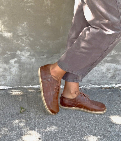 ZAPATO CASTOR TOSTADO CROC MUJER