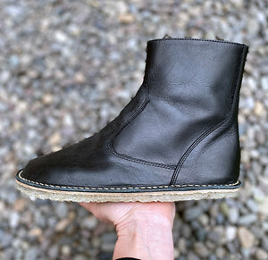 BOTA LLAMA NEGRA - HORMA MINIMALISTA