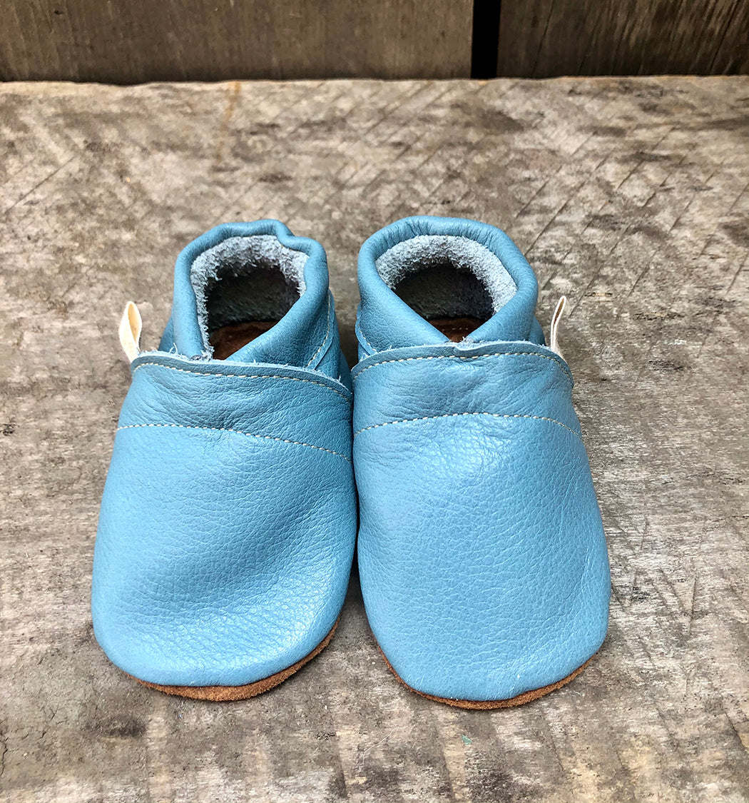 MOCS LISO CELESTE BEBÉ