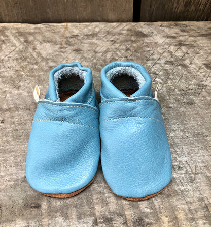 MOCS LISO CELESTE BEBÉ